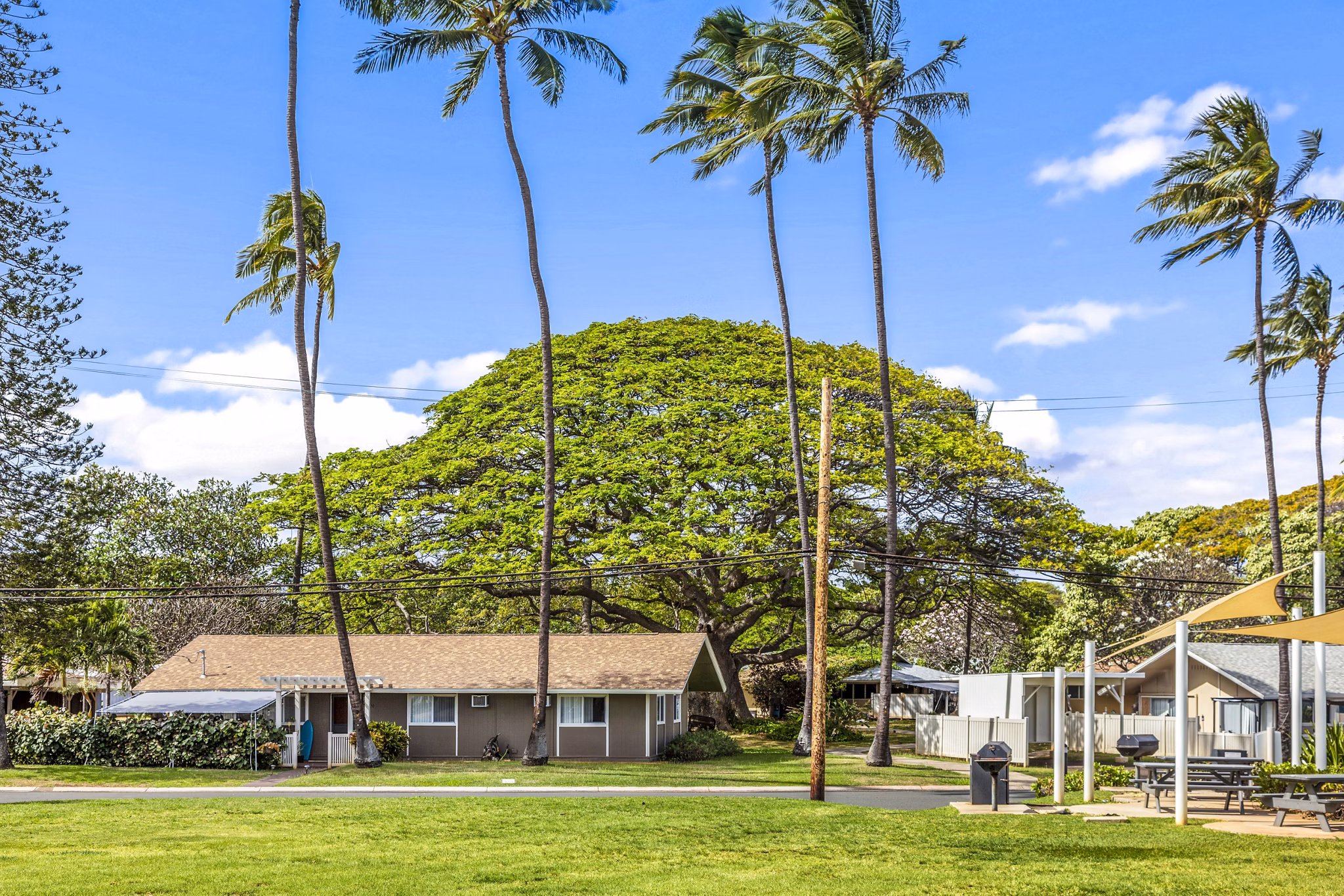 Kapilina Beach Homes: Elegant oceanfront apartments with lush landscaping in Ewa Beach