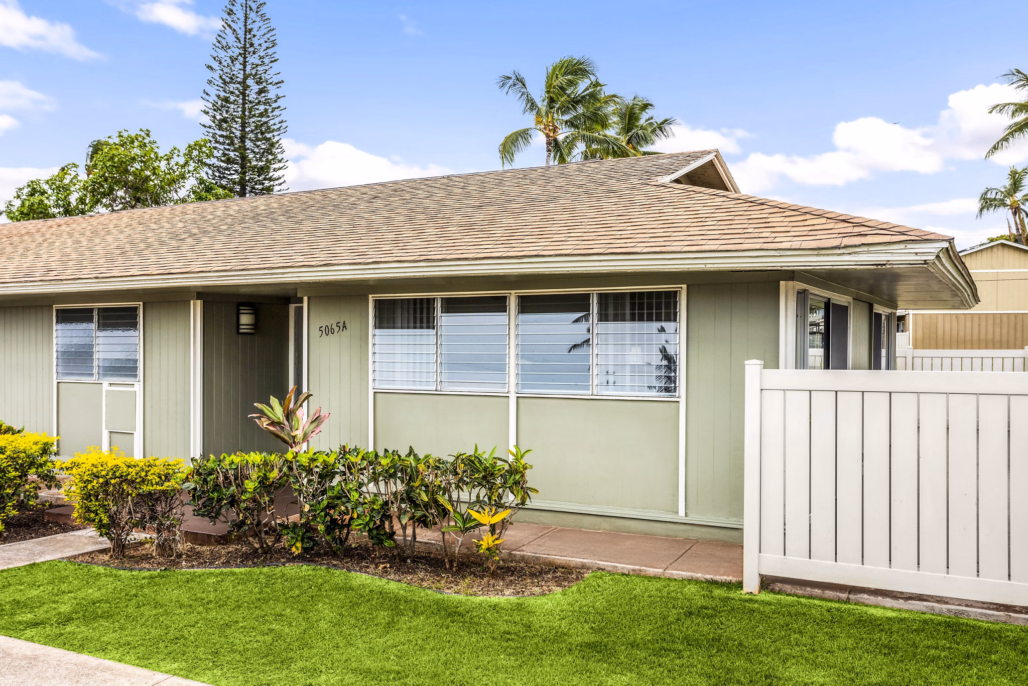 Kapilina Beach Homes: Oceanfront apartments with pristine landscaping in Ewa Beach, offering luxury living near the shoreline