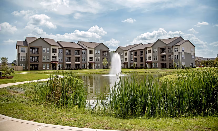 Watervue Apartments: Elegant of luxury apartments in scenic location