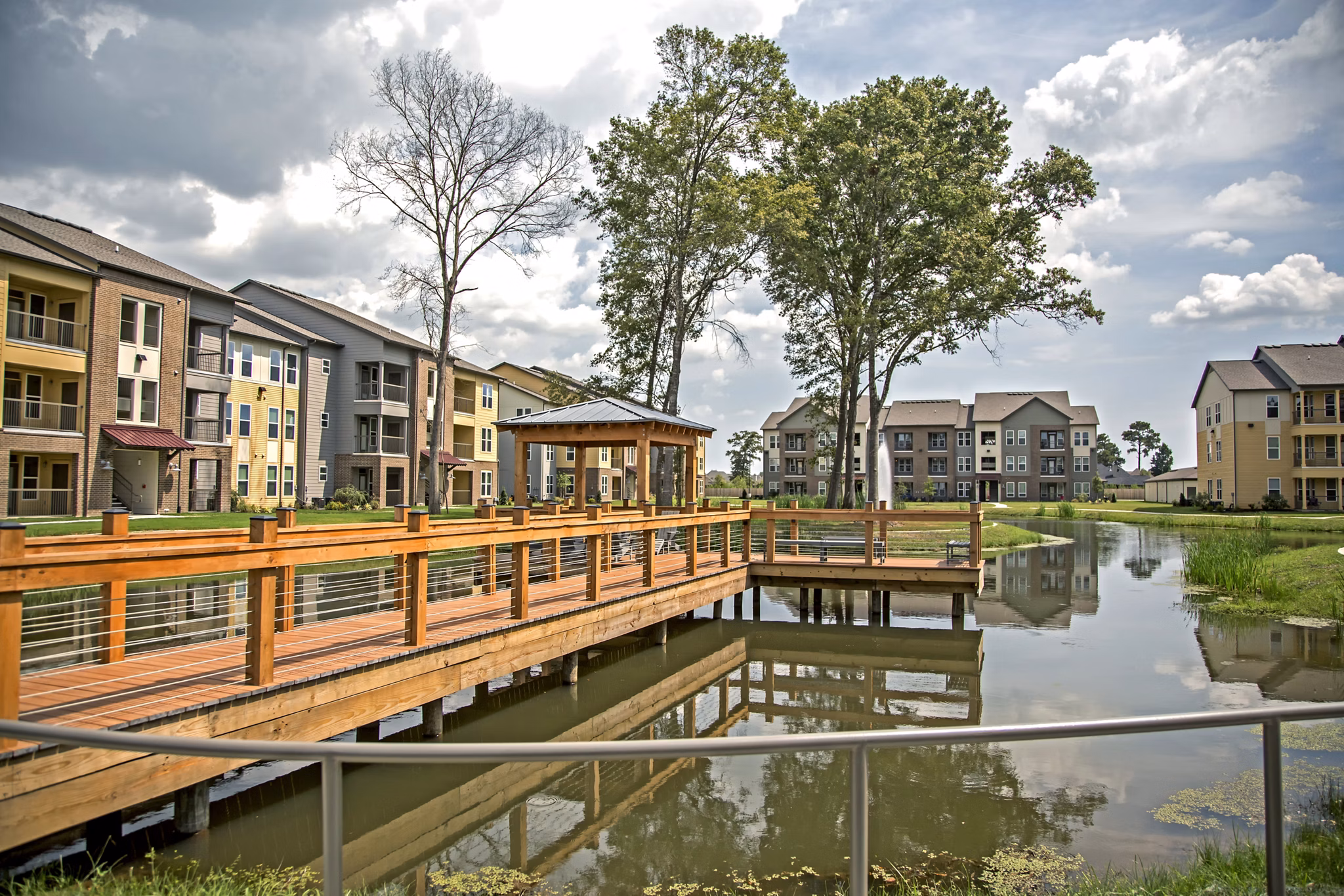 Watervue Apartments: Contemporary lakeside luxury apartments with stunning views in a serene setting
