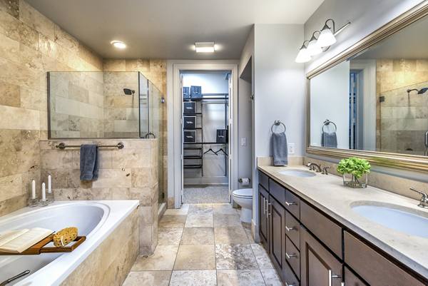bathroom at 1900 McKinney Apartments
