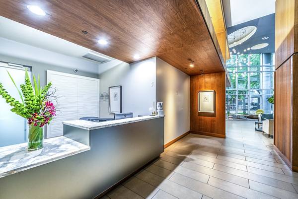 clubhouse/lobby at 1900 McKinney Apartments