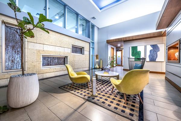 clubhouse/lobby at 1900 McKinney Apartments