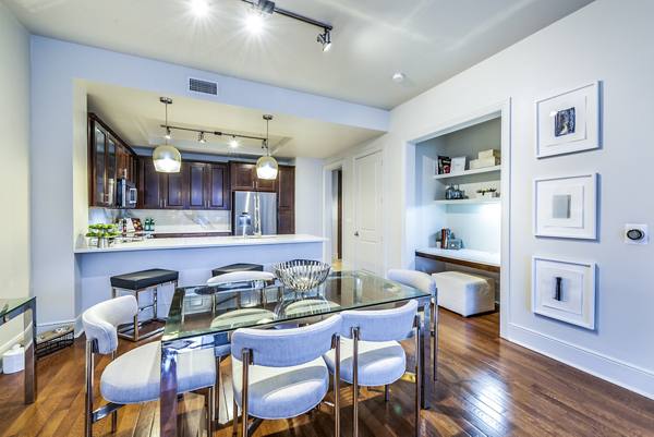 dining room at 1900 McKinney Apartments