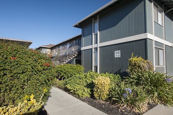 Woodside Park Apartments: Elegant view of luxury apartments in a serene setting