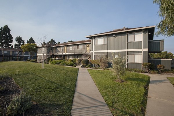 exterior at Woodside Park Apartments