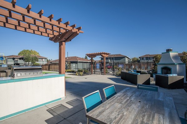 grill area at Woodside Park Apartments