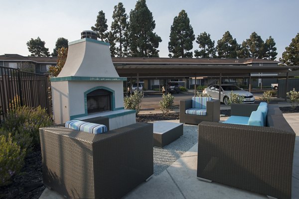 patio area at Woodside Park Apartments