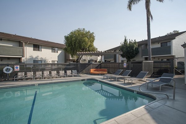 pool at Sheridan Park Apartments