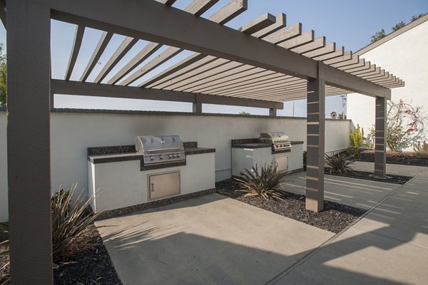 grill area at Sheridan Park Apartments