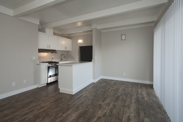 dining room at Monterey Townhouse