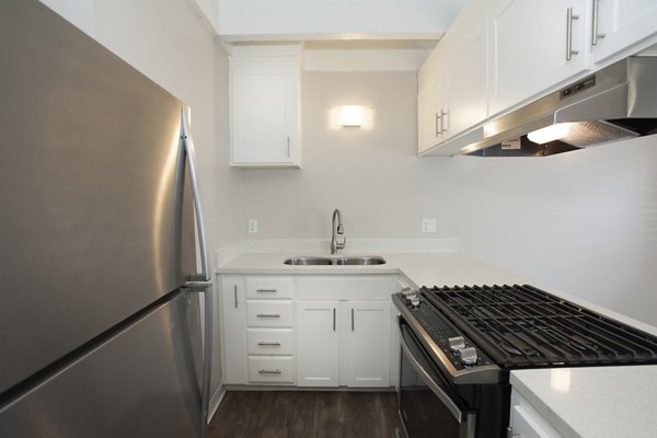 Modern kitchen with stainless steel appliances in Monterey Townhouse luxury apartments