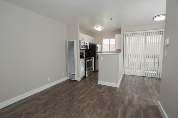 dining room at Pacific Vista Apartments