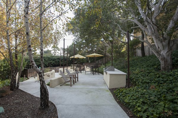 grill area at Pacific Vista Apartments