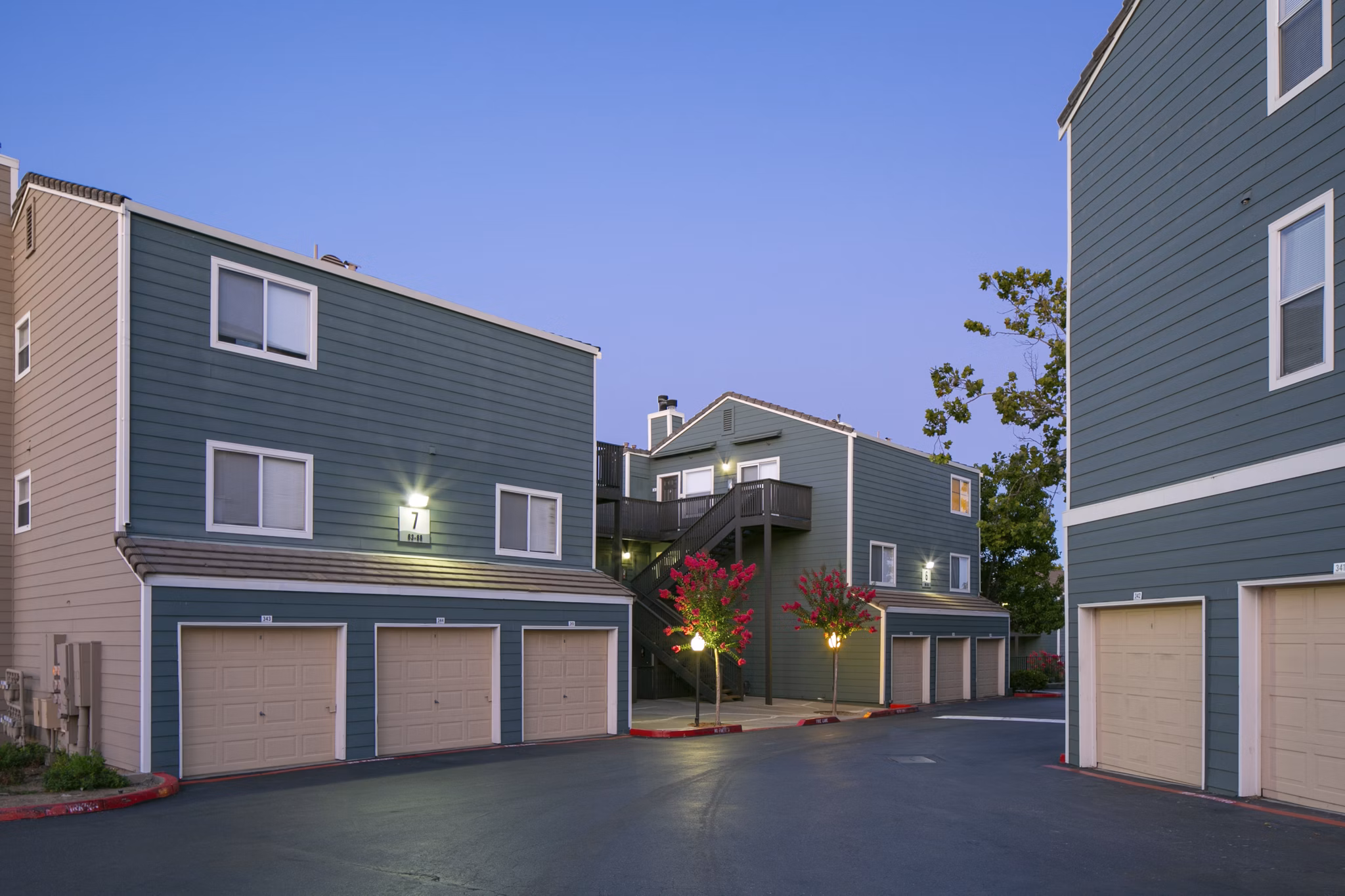 Waterscape Apartments: Elegant waterfront apartment building in Fairfield, CA.