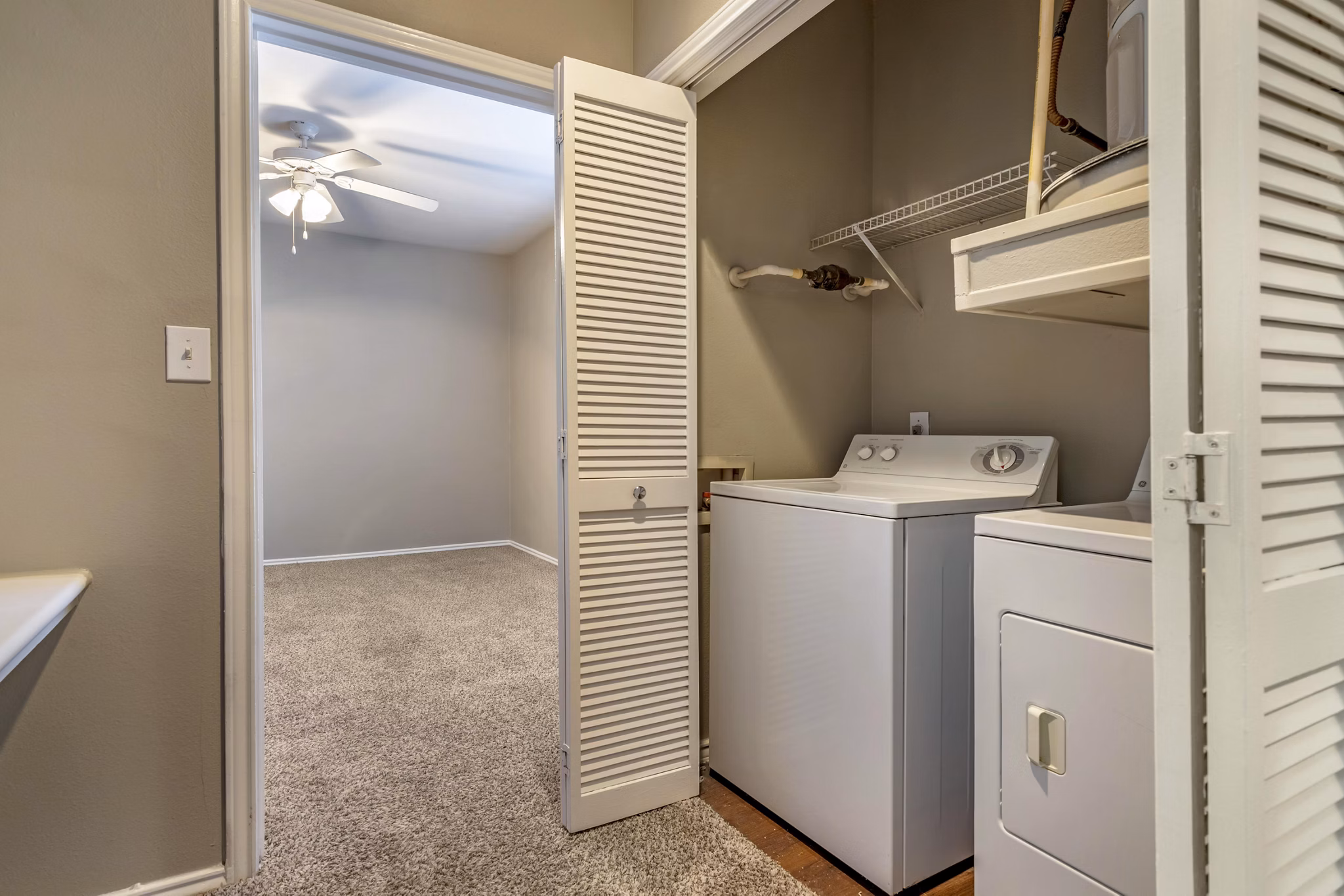 laundry room at Lantower Round Rock Apartments
