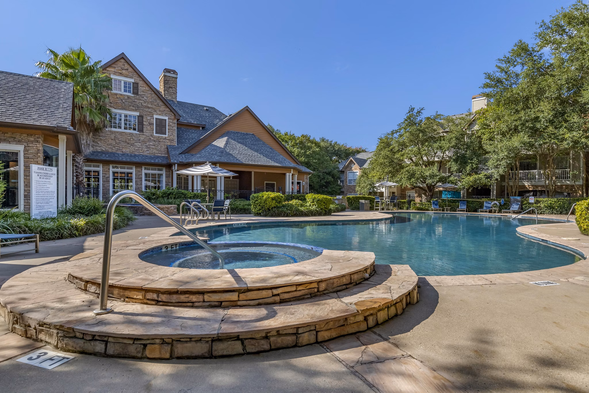 pool at Lantower Round Rock Apartments