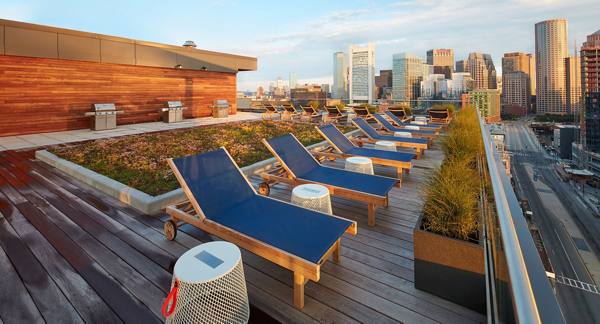 rooftop deck at Watermark Seaport Apartments
