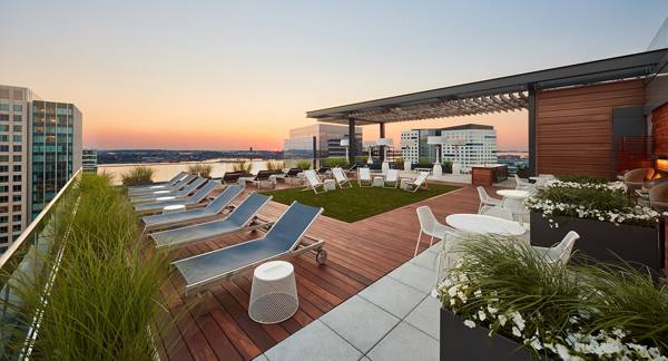 rooftop deck at Watermark Seaport Apartments