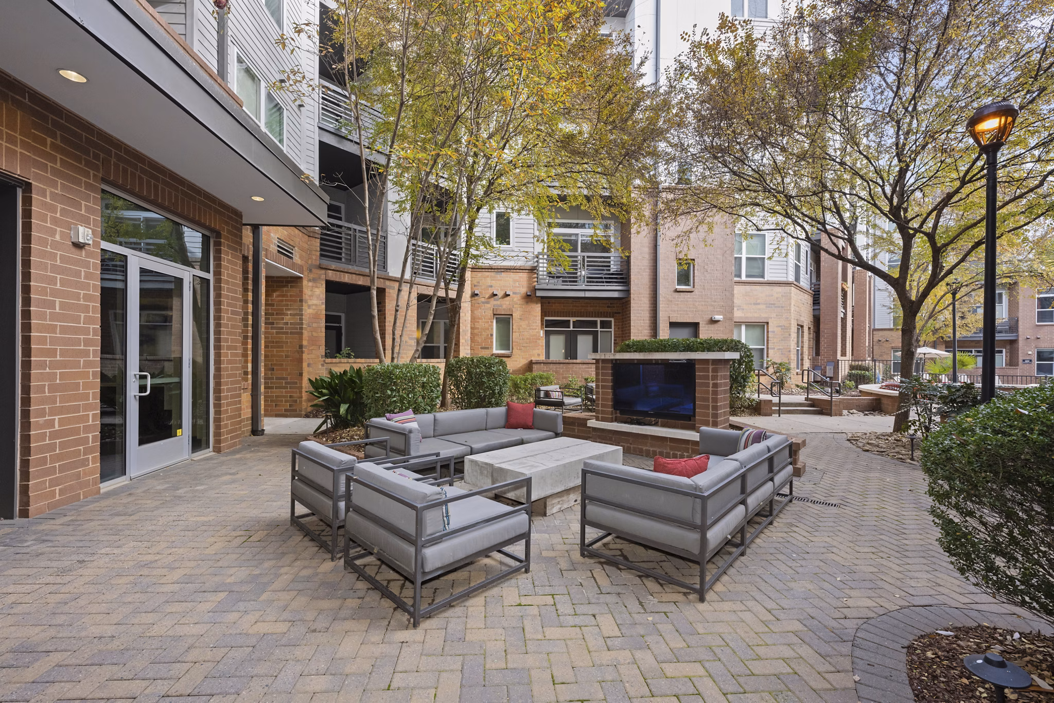 courtyard at Mercury NoDa Apartments