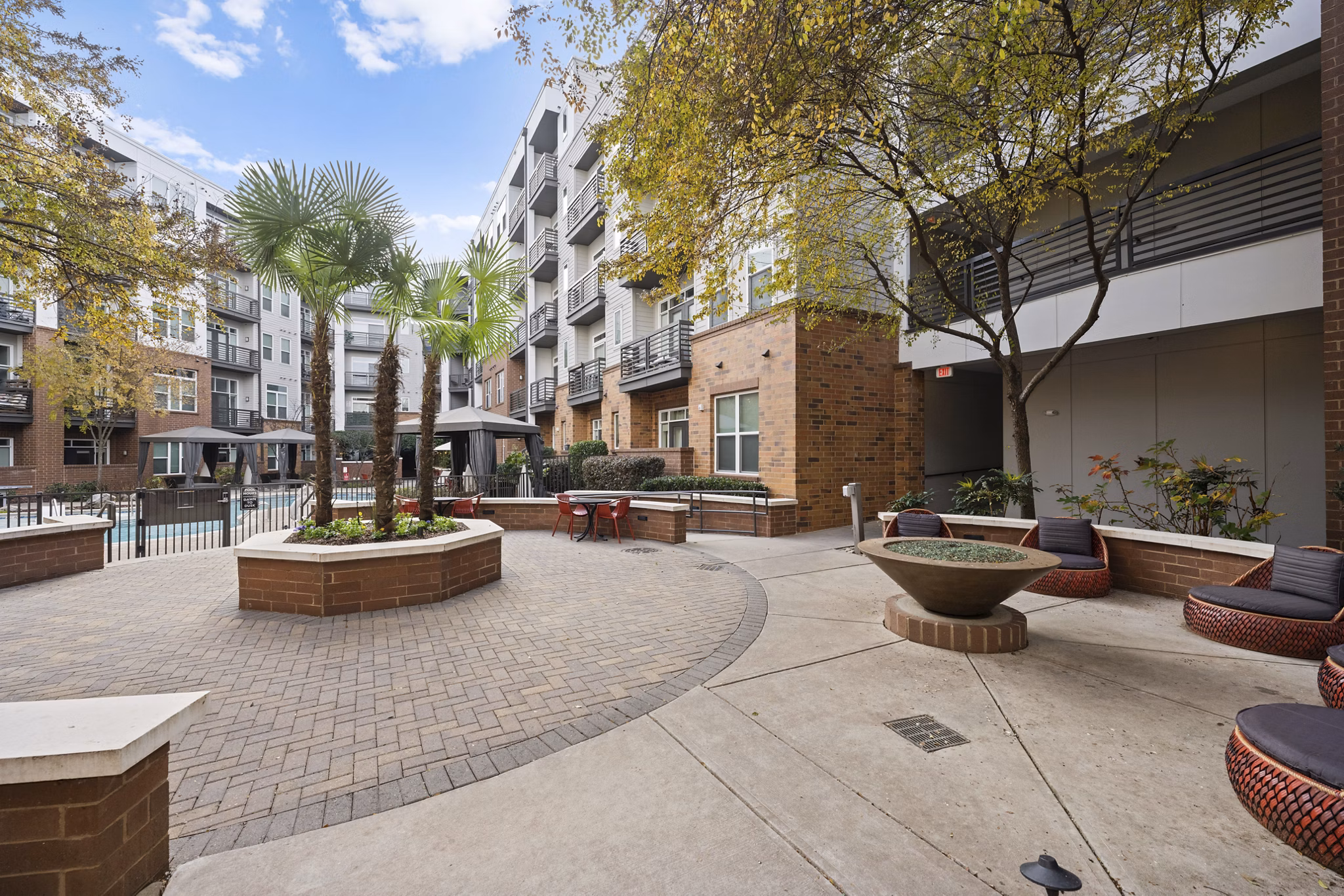 courtyard at Mercury NoDa Apartments
