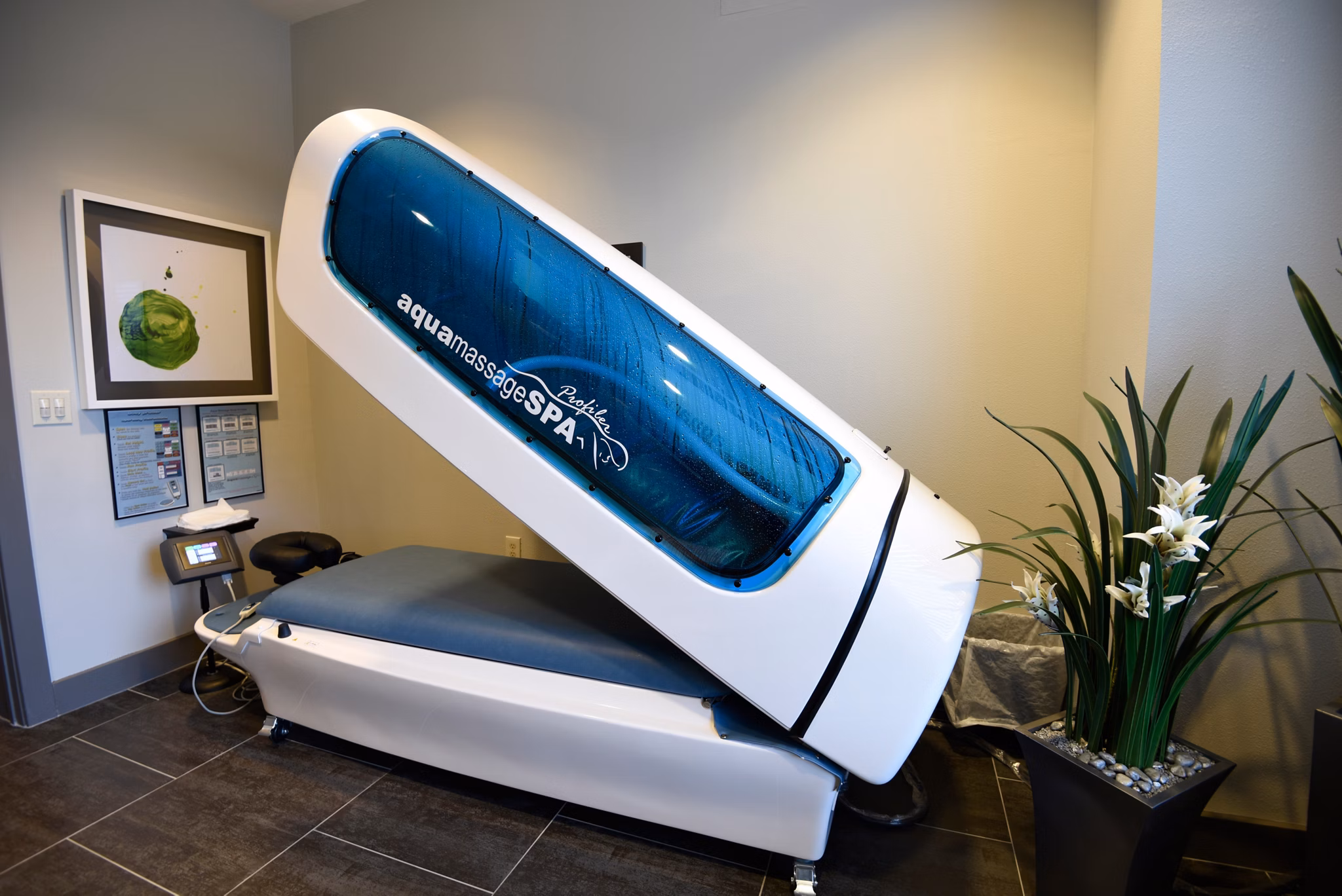 tanning bed at Elan 99 West Apartments