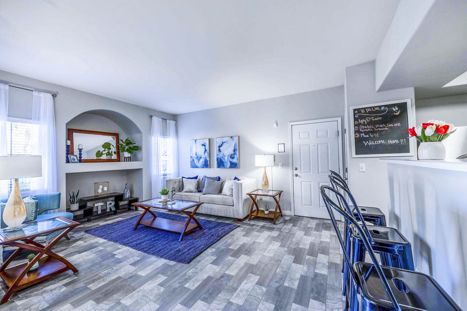 Spacious living room with contemporary furnishings at Tesoro Ranch Apartments