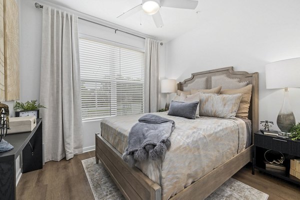 Modern bedroom featuring stylish decor at District Lofts Apartments