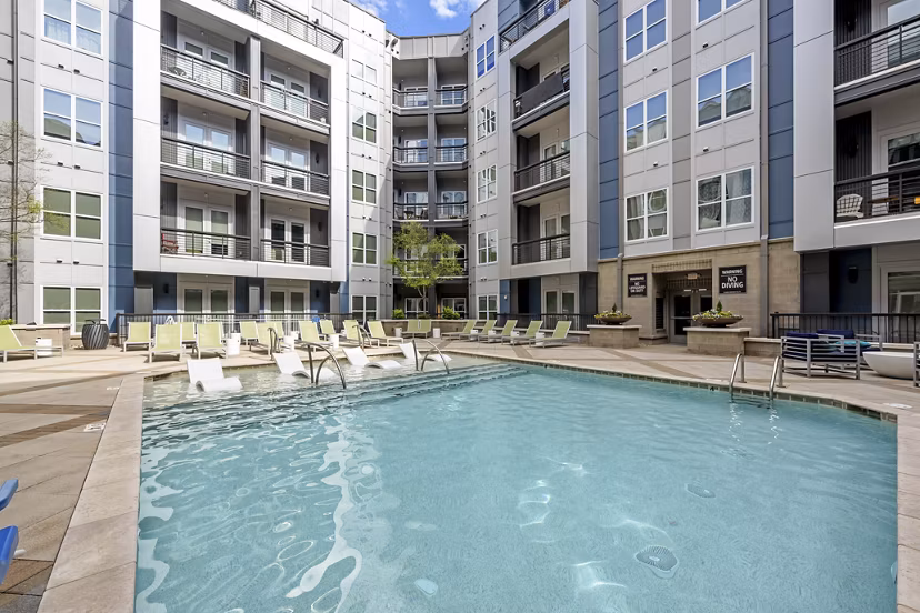 pool at Circa Uptown Apartments