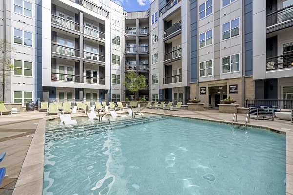 pool at Circa Uptown Apartments
