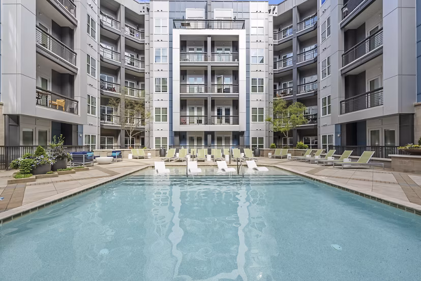 pool at Circa Uptown Apartments