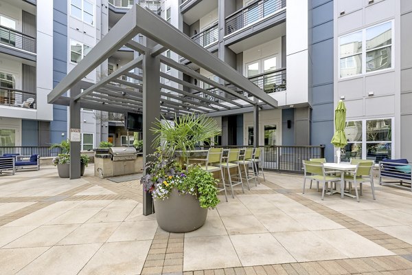 grill area at Circa Uptown Apartments
