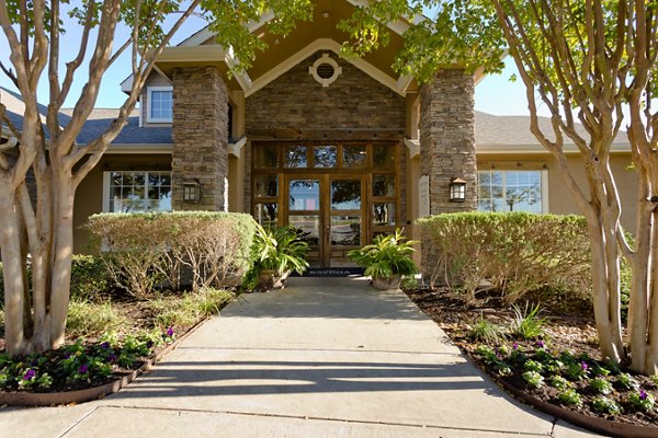 exterior at The Ravinia Apartments