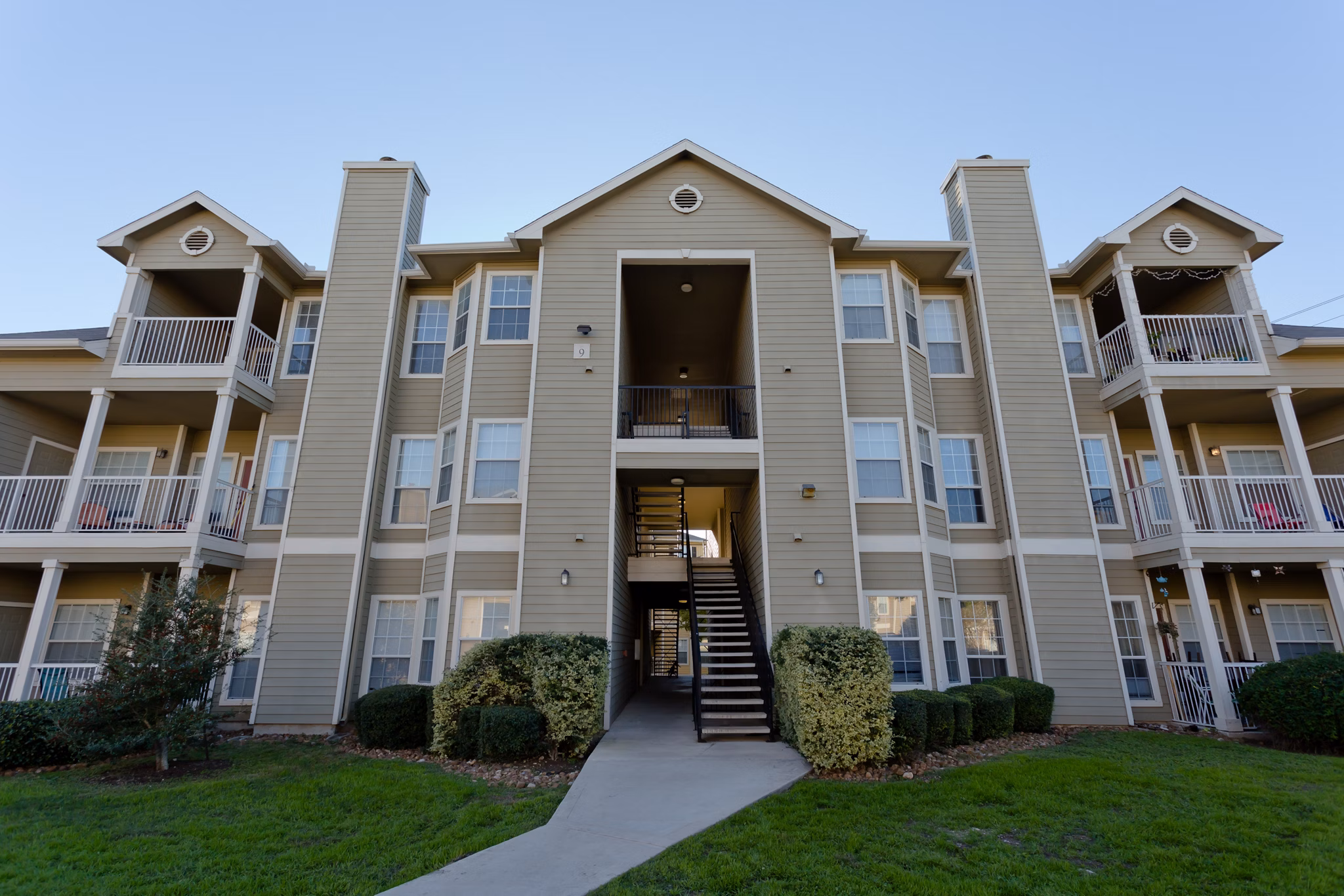 The Ravinia Apartments: Elegant view of luxury apartments in a picturesque setting