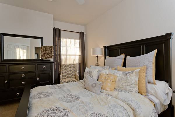 bedroom at The Ravinia Apartments