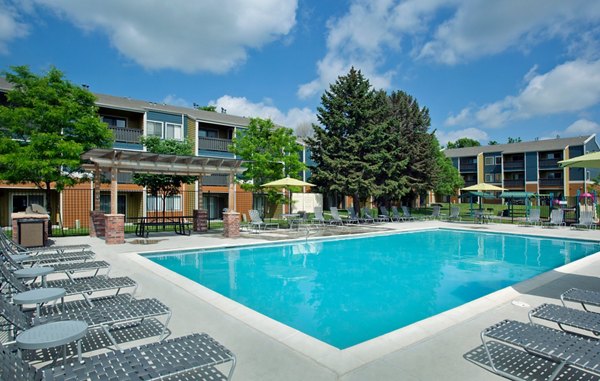 pool at Park Place at 92nd Apartments