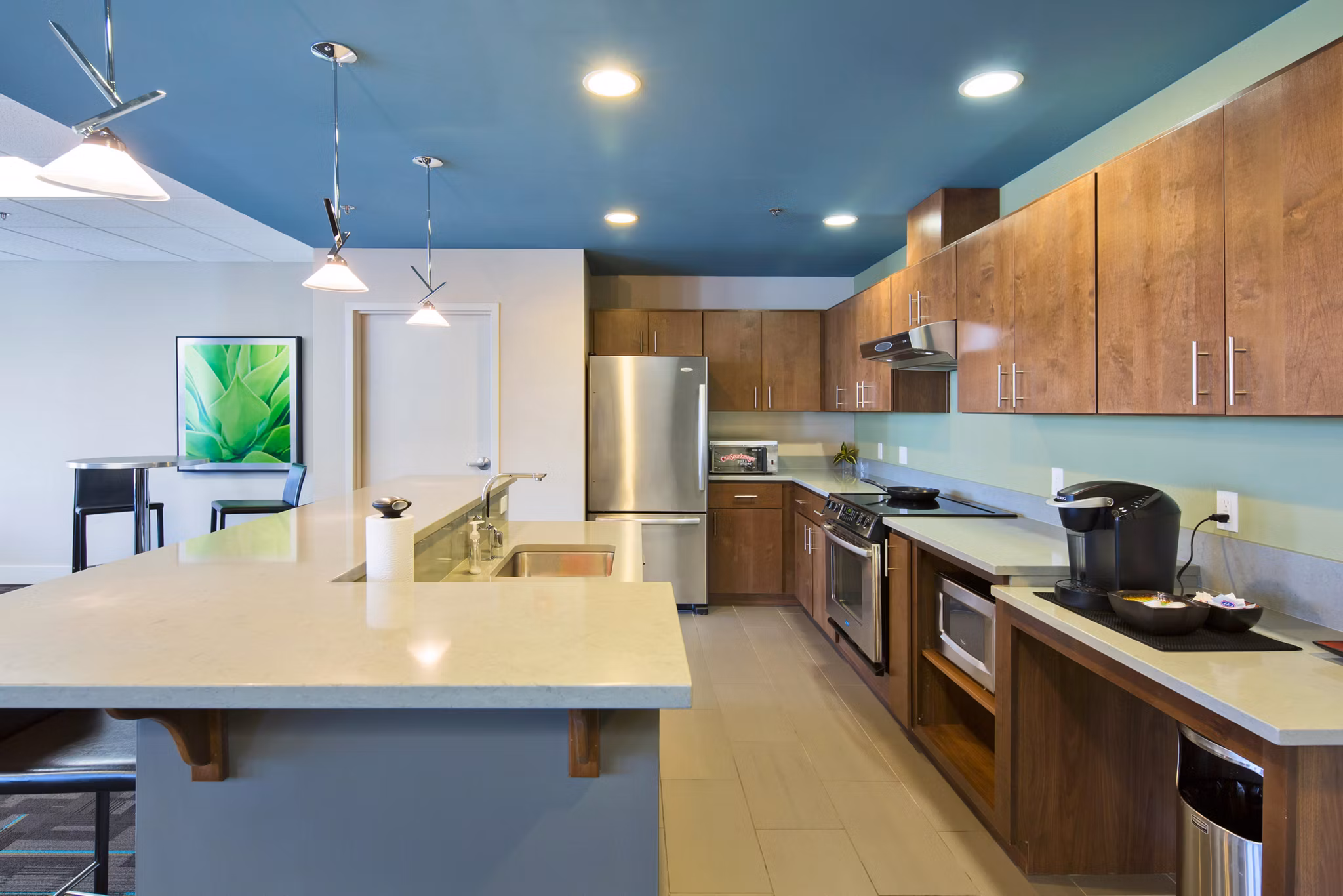 Clubhouse featuring modern seating and vibrant decor at VUE25 Apartments