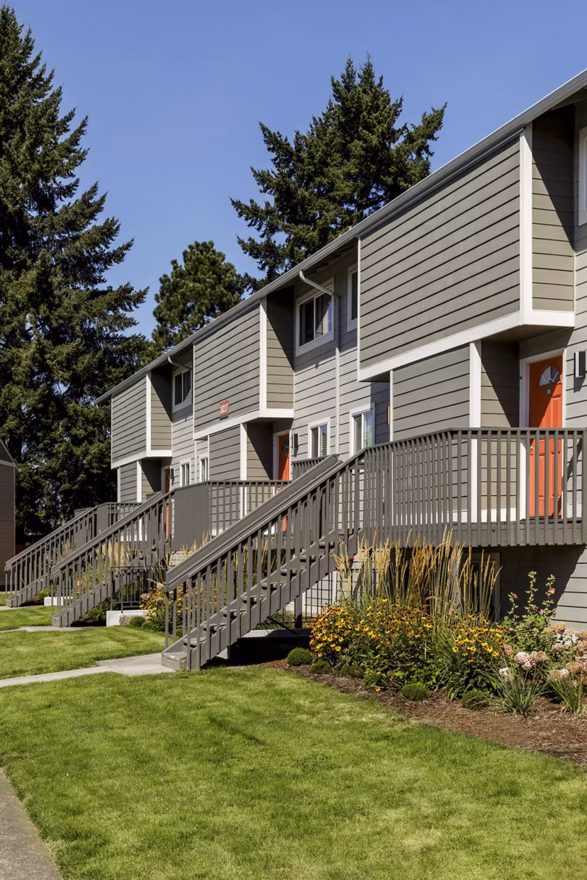 Lineage at Willow Creek: Elegant of luxury apartments in prime location
