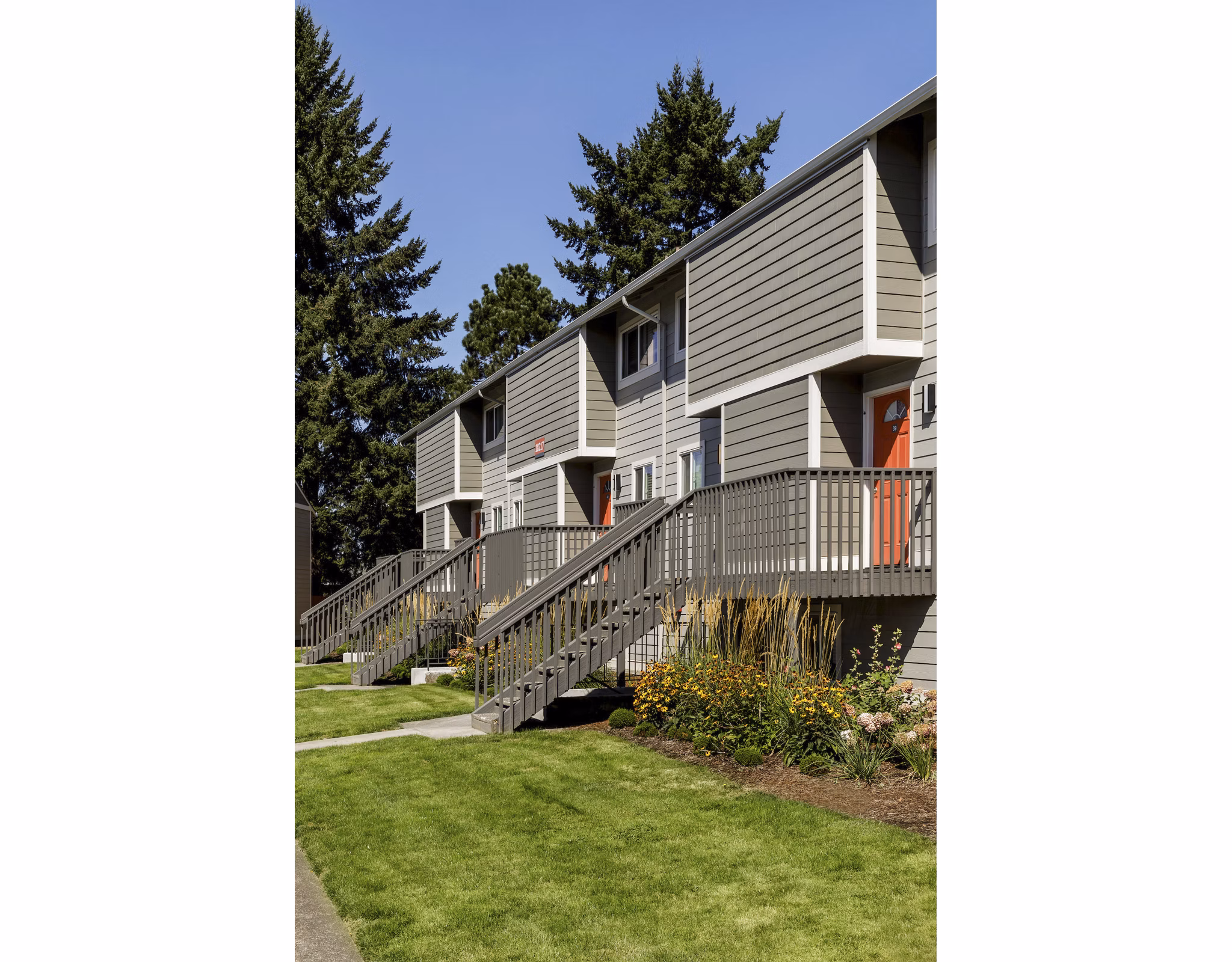 Lineage at Willow Creek: Elegant of luxury apartments in prime location