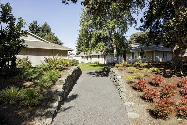 Courtyard area with lush greenery and outdoor seating at Lineage at Willow Creek Apartments