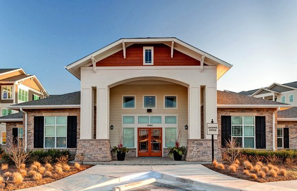 exterior at River Oaks Apartments