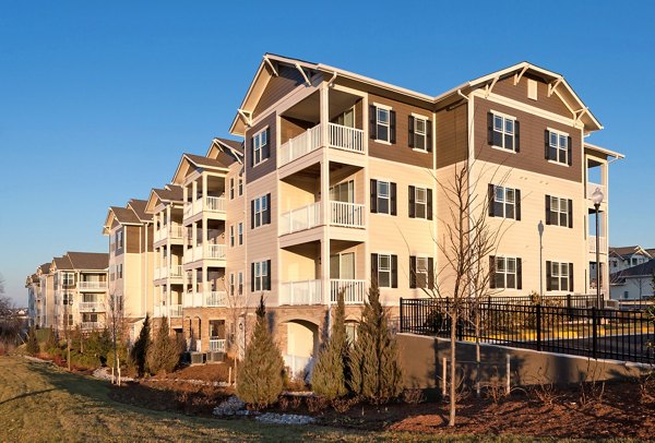 exterior at River Oaks Apartments