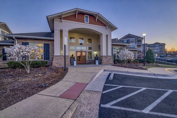 exterior at River Oaks Apartments