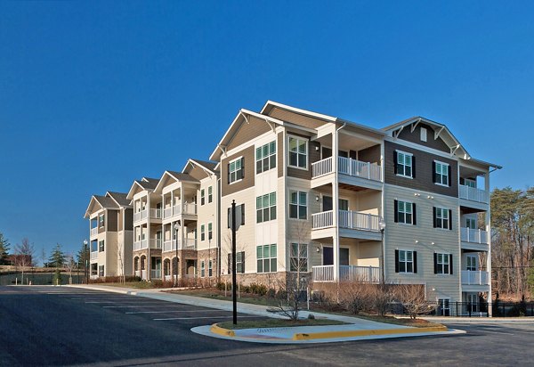 exterior at River Oaks Apartments