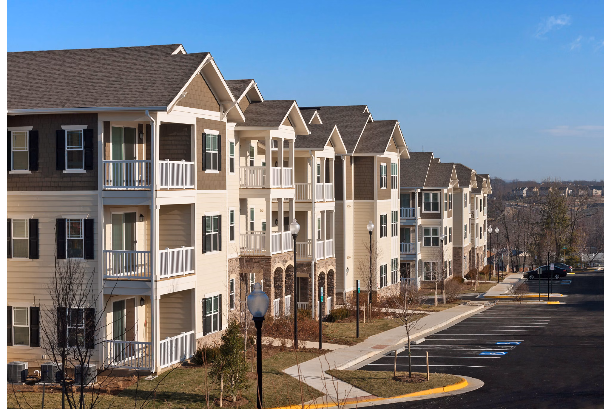 River Oaks Apartments: Stylish of luxury apartments in a serene riverside location