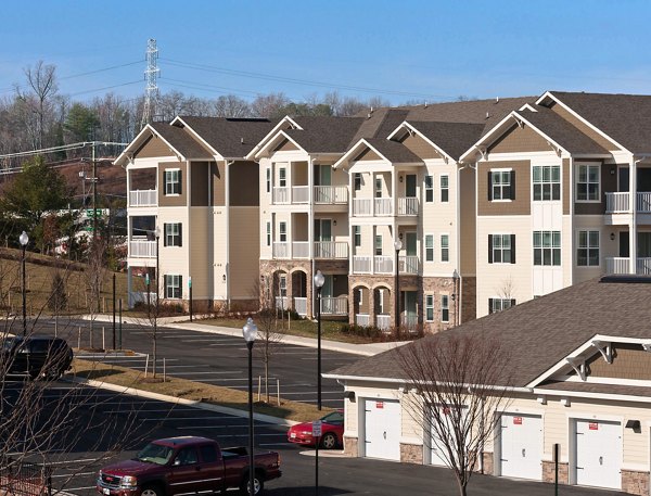 exterior at River Oaks Apartments