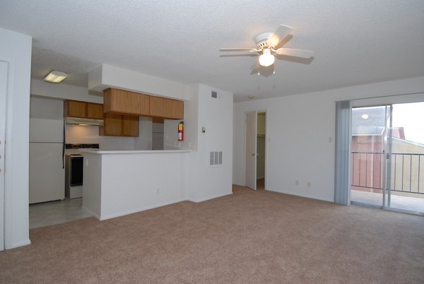 Cozy living room with contemporary decor at Arrowhead Pointe Apartments