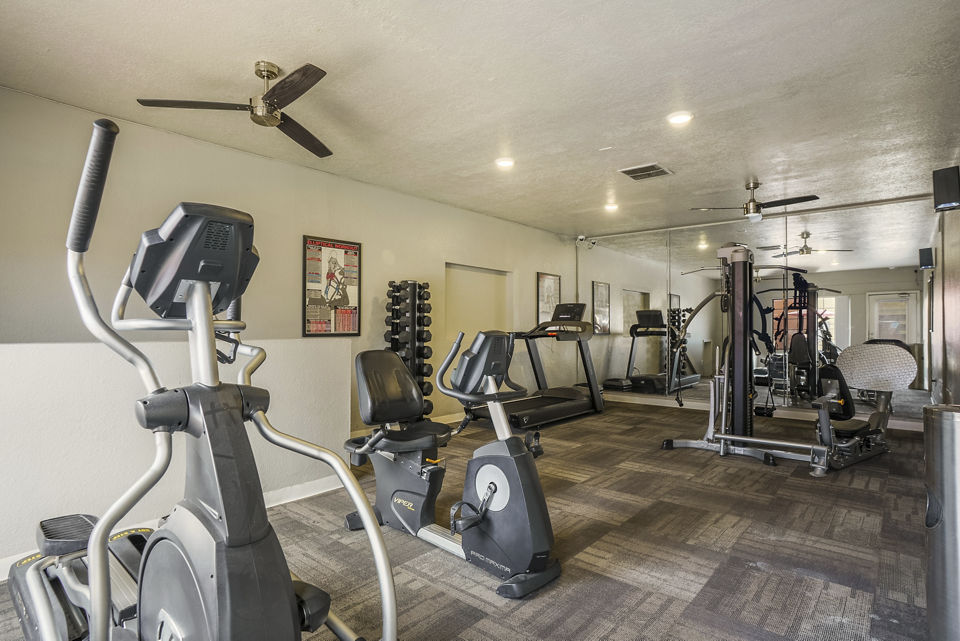 fitness center at Entrada Pointe Apartments