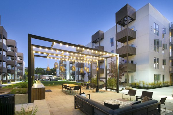 grill area at Foundry Commons Apartments