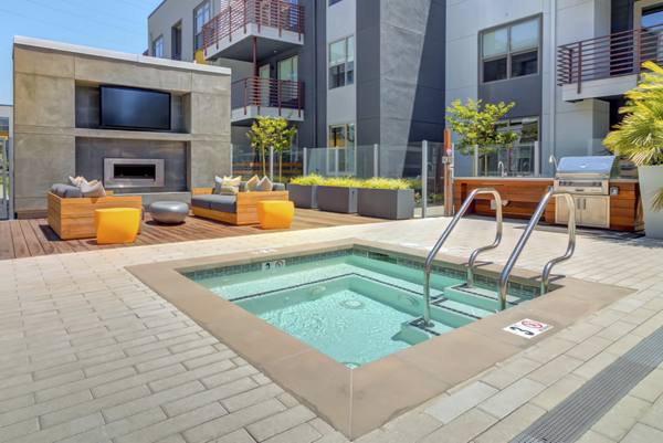 pool at Elan Menlo Park Apartments